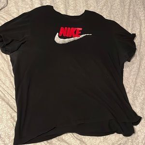 Nike tee shirt size 4xl fits like 3xl
